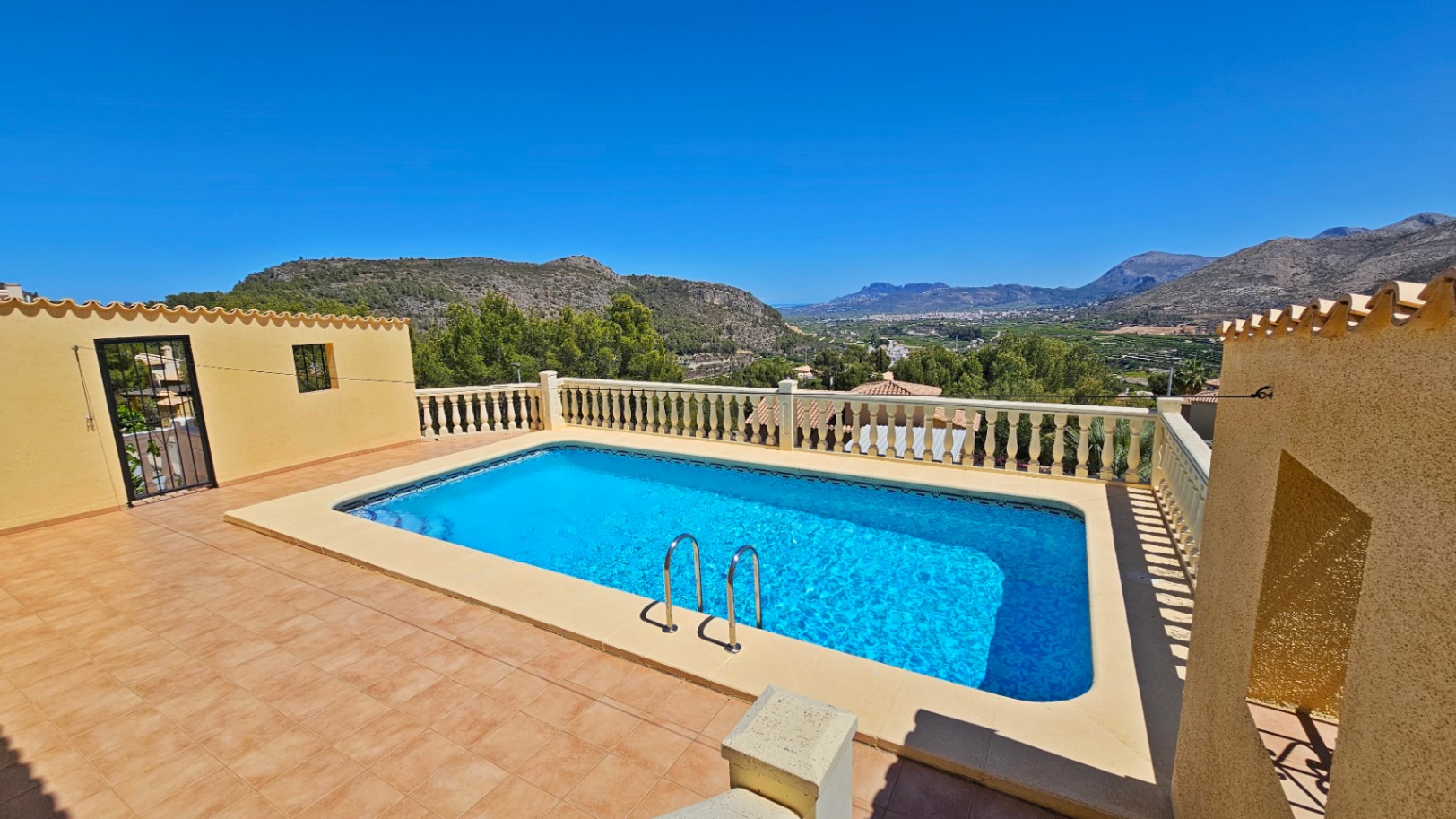 Villa met drie slaapkamers in Adsubia met prachtig uitzicht