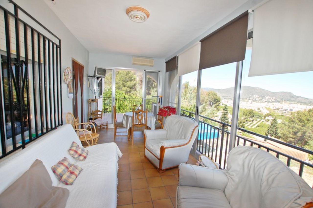 Villa with views just a few km from Pego