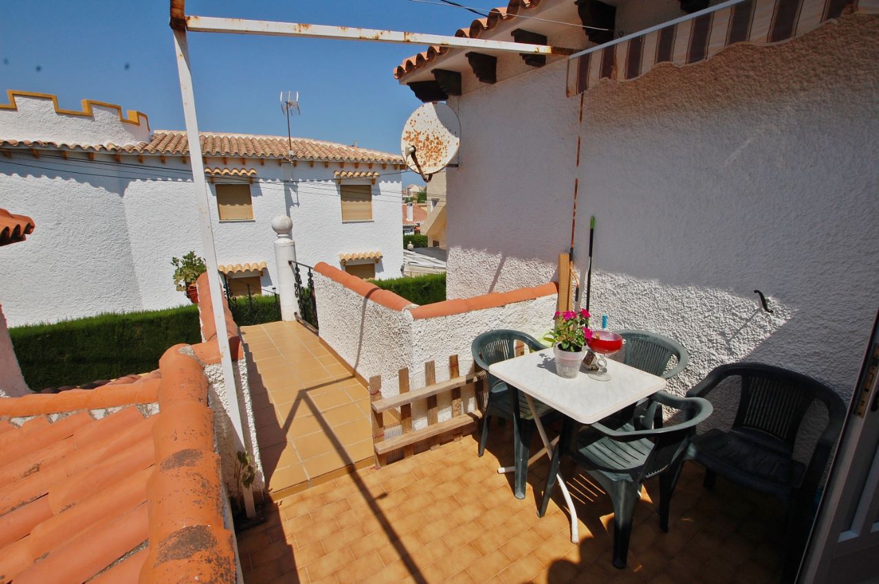 Villa a sólo 50 metros de playa de la Almadrava en Els Poblets.