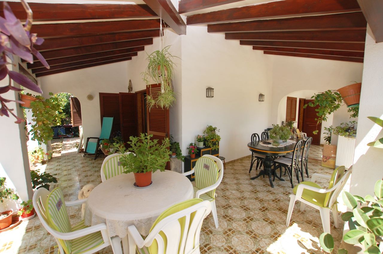 Villa op slechts 50 meter van het strand van Almadrava in Els Poblets.
