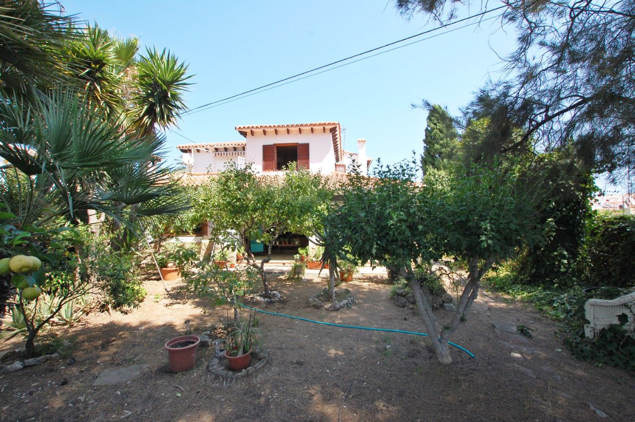 Villa à seulement 50 mètres de la plage d'Almadrava à Els Poblets.