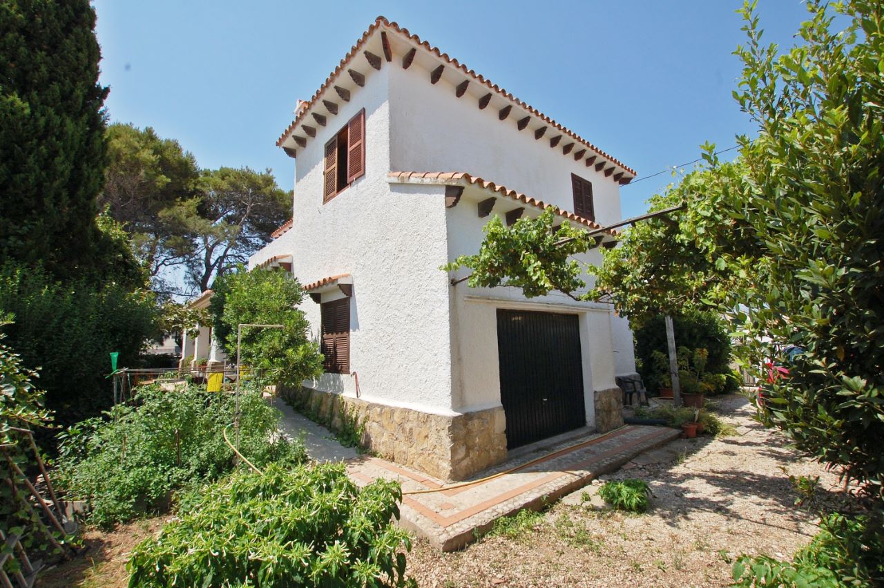 Villa a sólo 50 metros de playa de la Almadrava en Els Poblets.