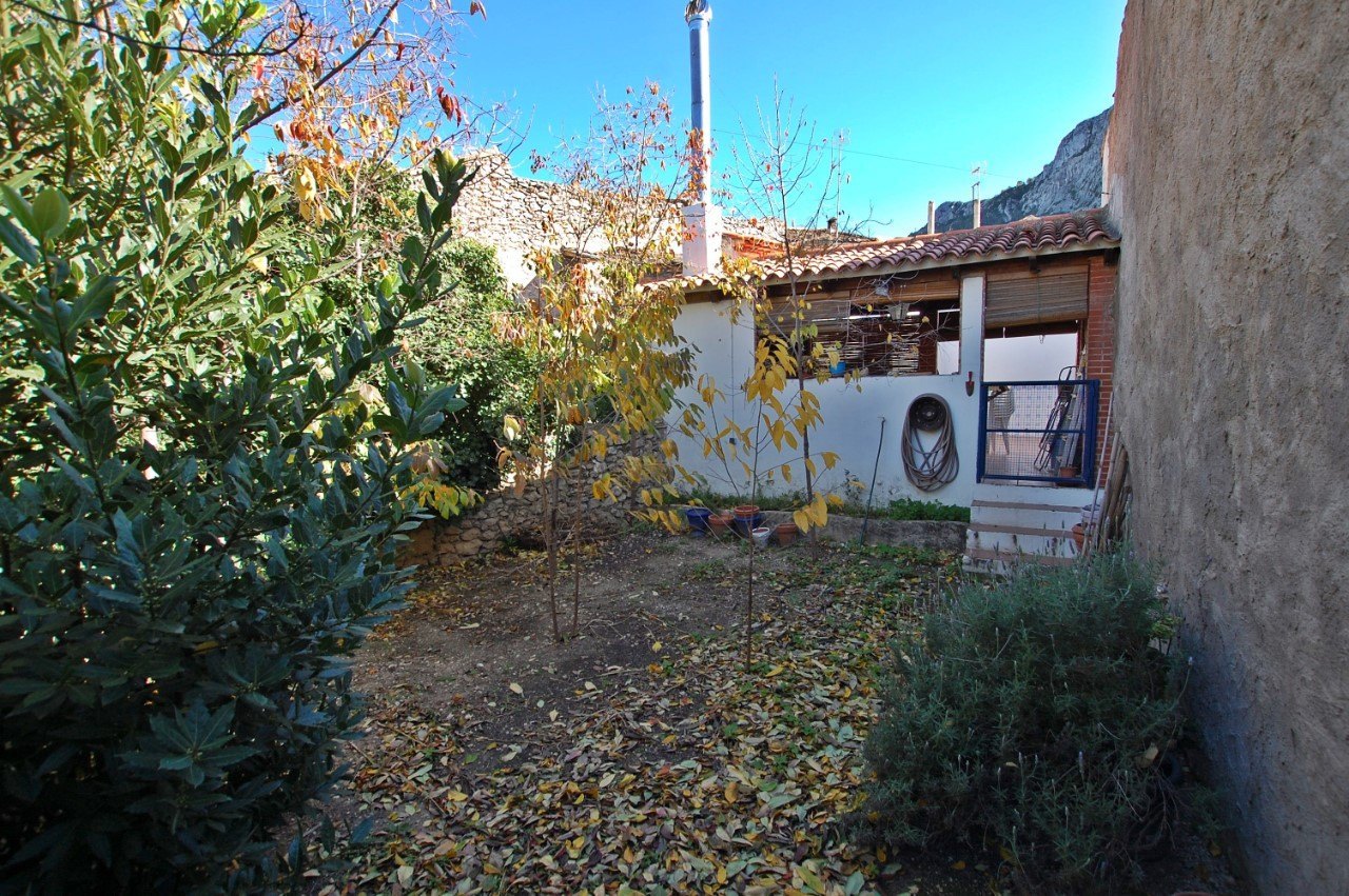 Casa de pueblo con patio en Benirrama