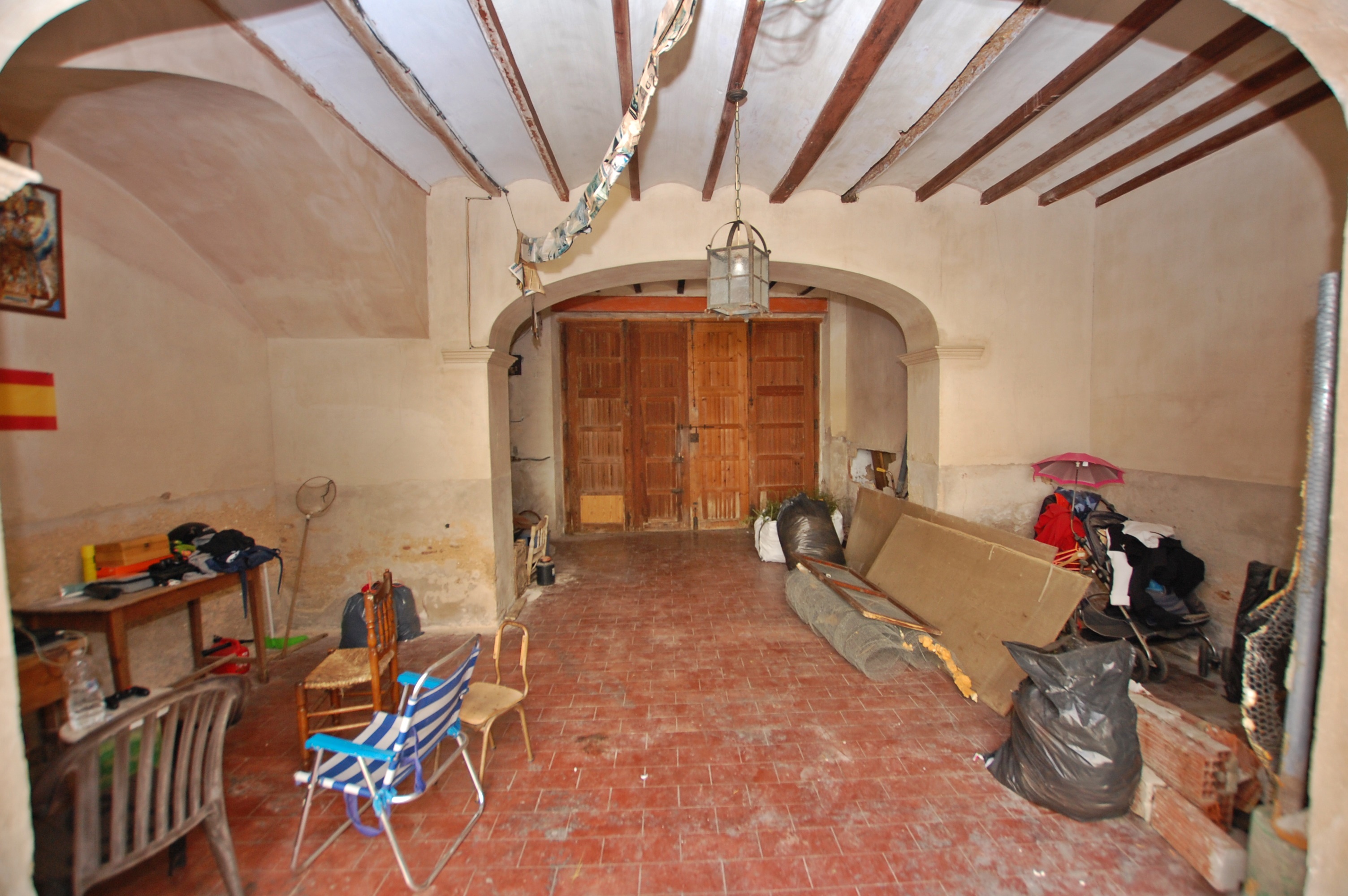 Casa señorial con patio y garaje en Pego